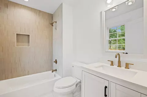 Bath - 59 Devon Way, Memphis, TN 38111 photo 4 of 6