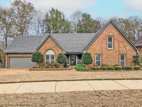 8990 E Carrollwood Ln, Cordova, TN 38016