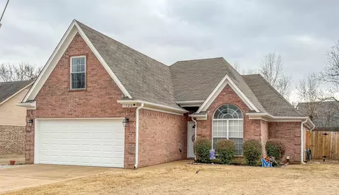 120 Clay Hills Dr, Oakland, TN 38060