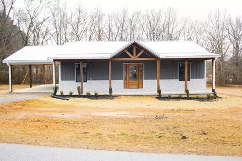 265 Oakgrove Rd, Selmer, TN 38375