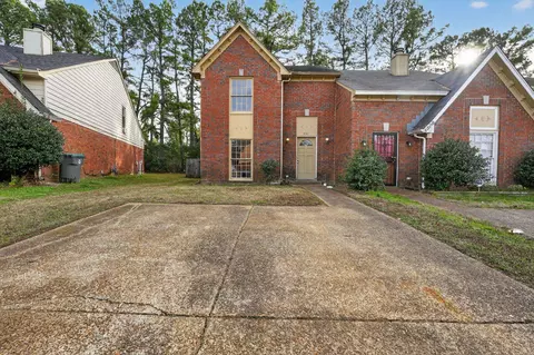 5581 Crepe Myrtle Dr, Memphis, TN 38115