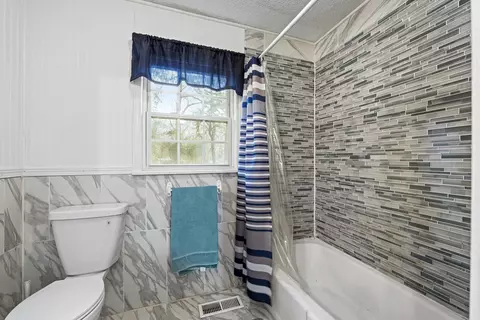 Bath - 754 Mcwilliams Rd, Covington, TN 38019 photo 3 of 6