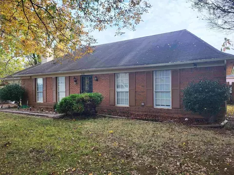 7120 Gleneagles Dr, Memphis, TN 38141