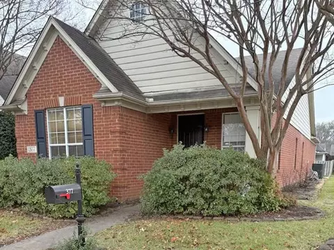 377 Fountain Lake Dr, Memphis, TN 38120