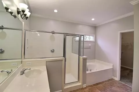 Bath - 845 Mcferrin Ln, Collierville, TN 38017 photo 2 of 4