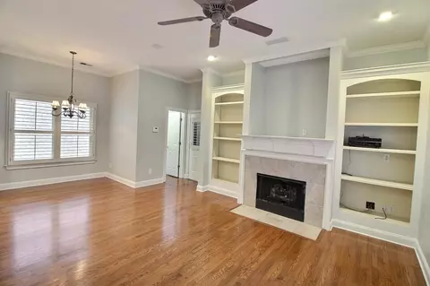Living - 845 Mcferrin Ln, Collierville, TN 38017 photo 2 of 4
