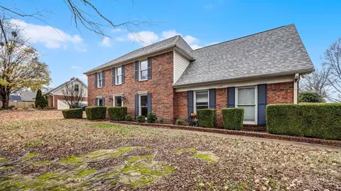 1105 Winrose Dr, Collierville, TN 38017