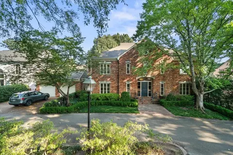 4386 W Cherry Place Dr, Memphis, TN 38117