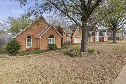 230 W Powell Rd W, Collierville, TN 38017
