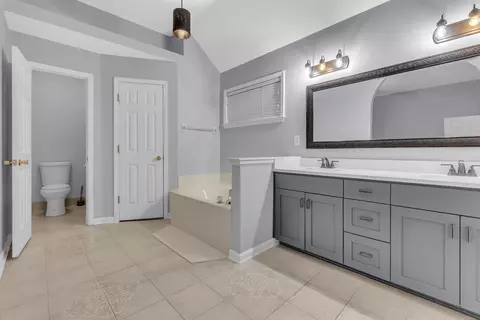 Bath - 4936 Rivercrest Ln, Bartlett, TN 38135 photo 2 of 3