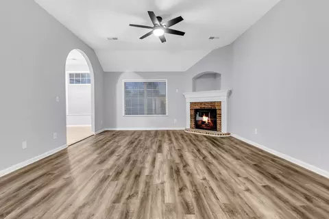 Living - 4936 Rivercrest Ln, Bartlett, TN 38135 photo 3 of 3