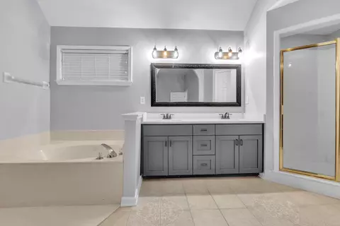 Bath - 4936 Rivercrest Ln, Bartlett, TN 38135 photo 3 of 3
