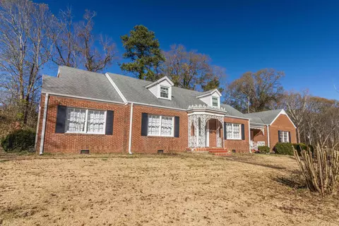228 N Third St, Selmer, TN 38375