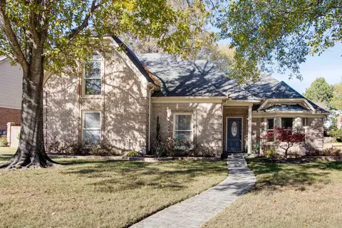 8796 E Plantation Oaks Dr, Cordova, TN 38018