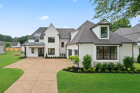 229 Grand Steeple Dr, Collierville, TN 38017