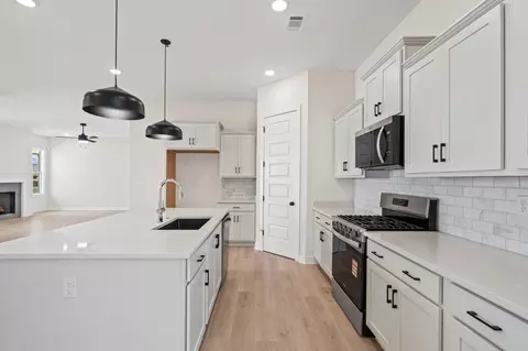 Kitchen - 3133 Mannington Dr, Bartlett, TN 38135 photo 2 of 3