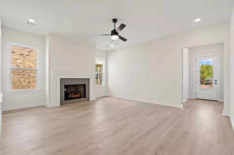 Living - 3133 Mannington Dr, Bartlett, TN 38135 photo 2 of 3
