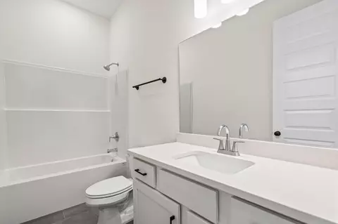 Bath - 3133 Mannington Dr, Bartlett, TN 38135 photo 1 of 2