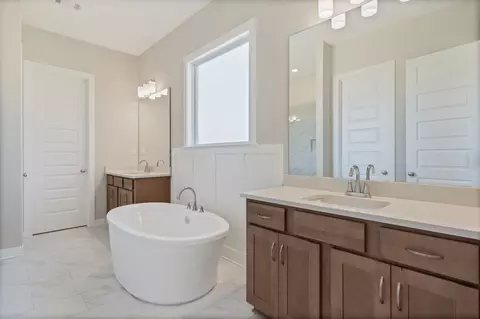 Bath - 3137 Mannington Dr, Bartlett, TN 38135 photo 2 of 3