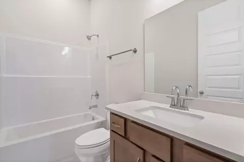 Bath - 3137 Mannington Dr, Bartlett, TN 38135 photo 1 of 3