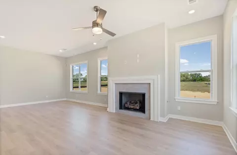 Living - 3137 Mannington Dr, Bartlett, TN 38135 photo 2 of 4