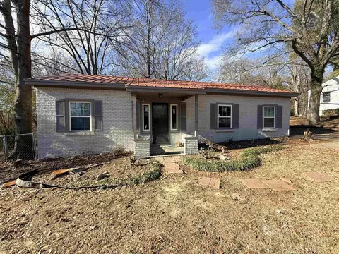 226 Oak St, Selmer, TN 38375