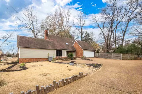 1833 New Riverdale Rd, Germantown, TN 38138