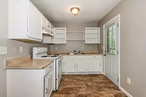 Kitchen - 5003 Deneen Dr, Memphis, TN 38109 photo 1 of 1