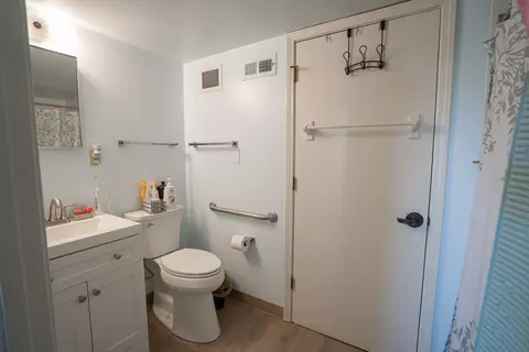Bath - 3589 Covington Pike #513, Memphis, TN 38128 photo 3 of 4