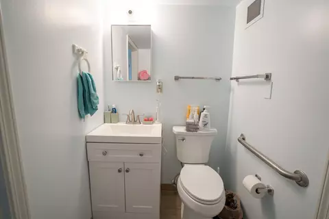 Bath - 3589 Covington Pike #513, Memphis, TN 38128 photo 4 of 4