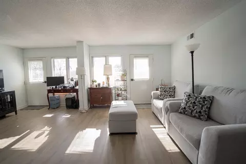 Living - 3589 Covington Pike #513, Memphis, TN 38128 photo 1 of 3