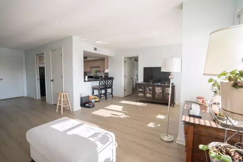 Living - 3589 Covington Pike #513, Memphis, TN 38128 photo 2 of 3