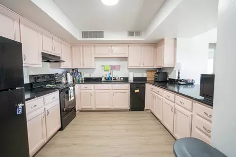Kitchen - 3589 Covington Pike #513, Memphis, TN 38128 photo 3 of 3