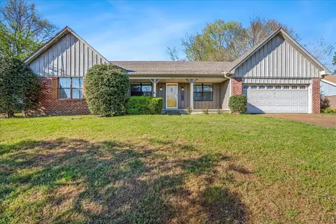 8518 Chimneyrock Blvd, Memphis, TN 38016