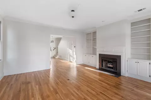 Living - 931 Harbor View St, Memphis, TN 38103 photo 1 of 3