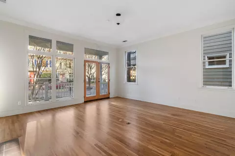 Living - 931 Harbor View St, Memphis, TN 38103 photo 2 of 3