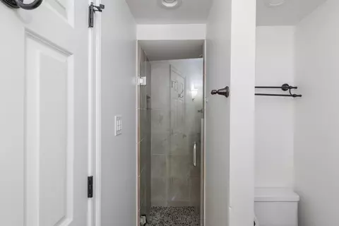 Bath - 931 Harbor View St, Memphis, TN 38103 photo 2 of 3