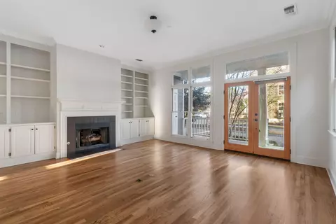 Living - 931 Harbor View St, Memphis, TN 38103 photo 3 of 3