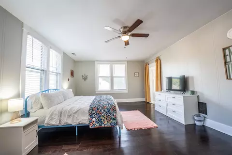Bedroom - 2035 Central Ave, Memphis, TN 38104 photo 2 of 4