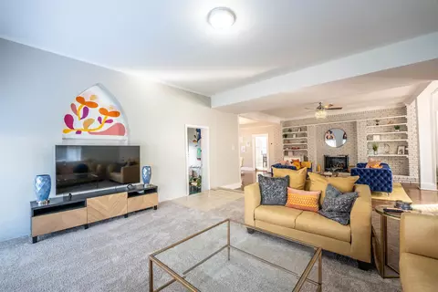 Living - 2035 Central Ave, Memphis, TN 38104 photo 2 of 3