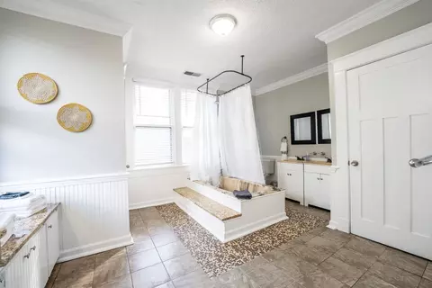 Bath - 2035 Central Ave, Memphis, TN 38104 photo 1 of 2
