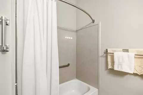 Bath - 43 Peyton Ridge Cv #40, Collierville, TN 38017 photo 2 of 3