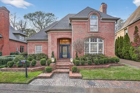 931 W Riverwalk Dr, Memphis, TN 38120