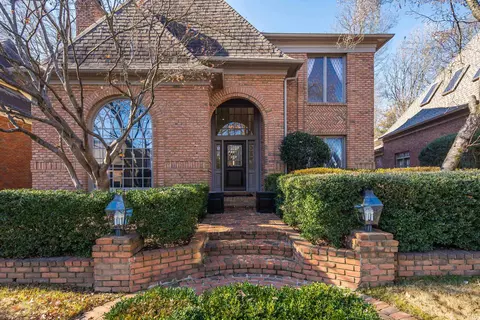 951 W Riverwalk Dr, Memphis, TN 38120