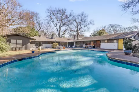 Exterior - 123 E Cherry Dr, Memphis, TN 38117 photo 4 of 6