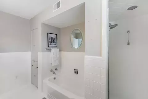 Bath - 123 E Cherry Dr, Memphis, TN 38117 photo 3 of 6