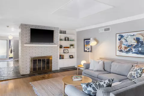 Living - 123 E Cherry Dr, Memphis, TN 38117 photo 3 of 3