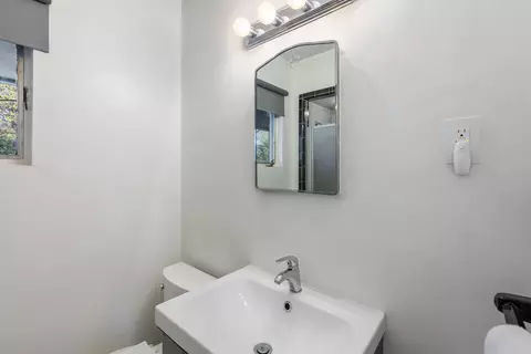 Bath - 123 E Cherry Dr, Memphis, TN 38117 photo 6 of 6