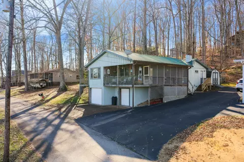 982 Lost Creek Boat Dk Rd, Decaturville, TN 38329