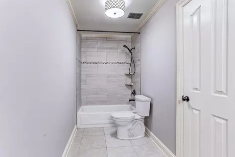 Bath - 608 Roxburgh Dr, Collierville, TN 38017 photo 4 of 8